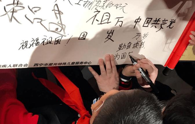 性感火辣林熙蕾自曝银幕初吻是刘德华！