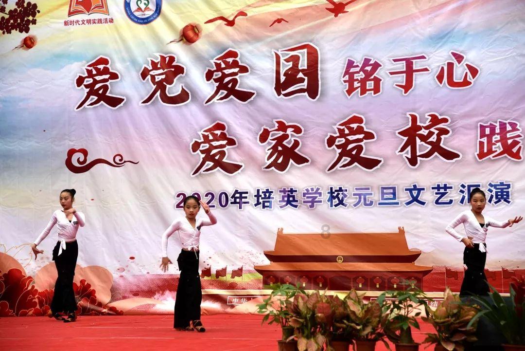 小红帽的冒险之旅