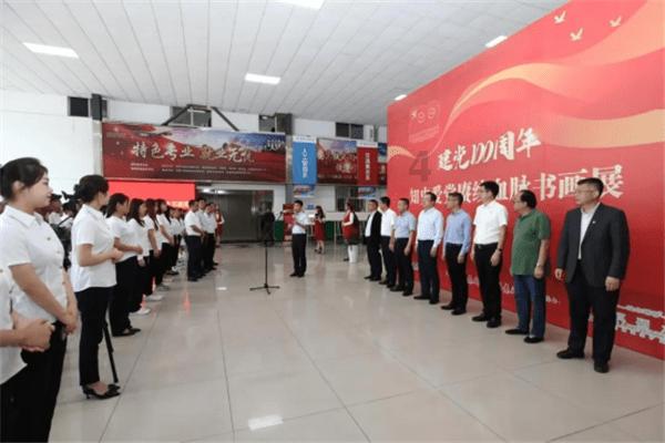 李湘惊艳复出！五官发福却更显富态，与李维嘉直播亲密似姐弟