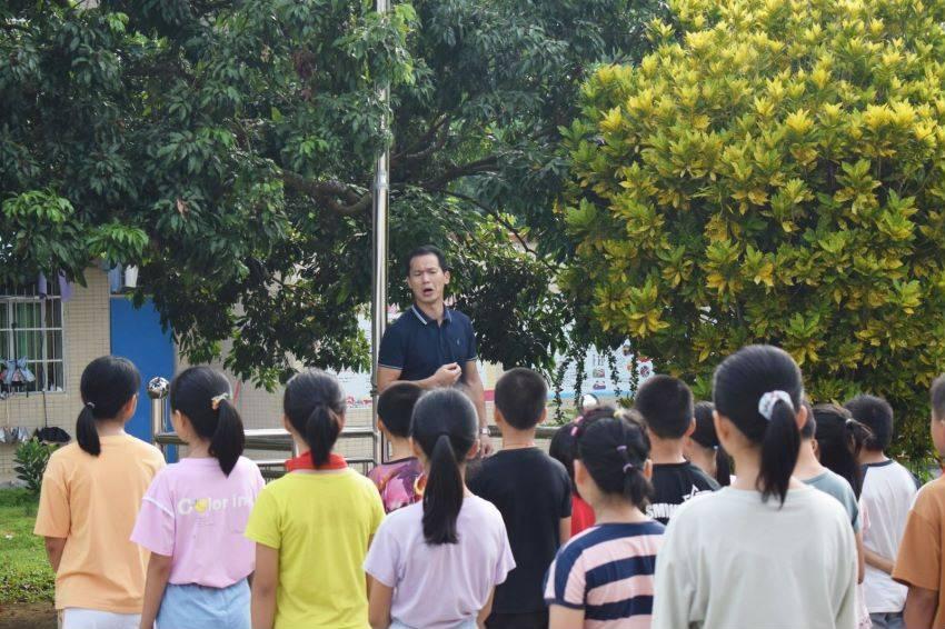 穿越岩溶段 瓦斯段 居民区……渝湘高铁杨柳村隧道顺利贯通
